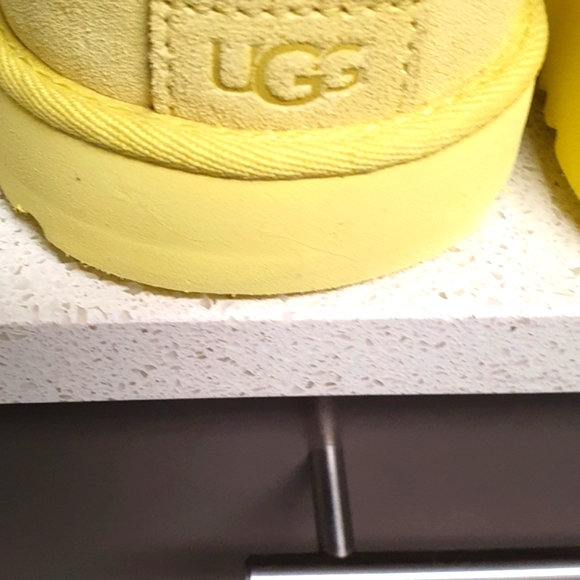 UGG slip on slippers - Picture 9 of 11